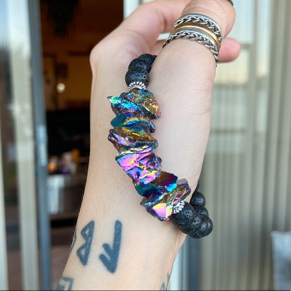 Druzy Titanium bracelet . purple yellow druzy iridescent quartz & lava beads - Picture 7 of 9